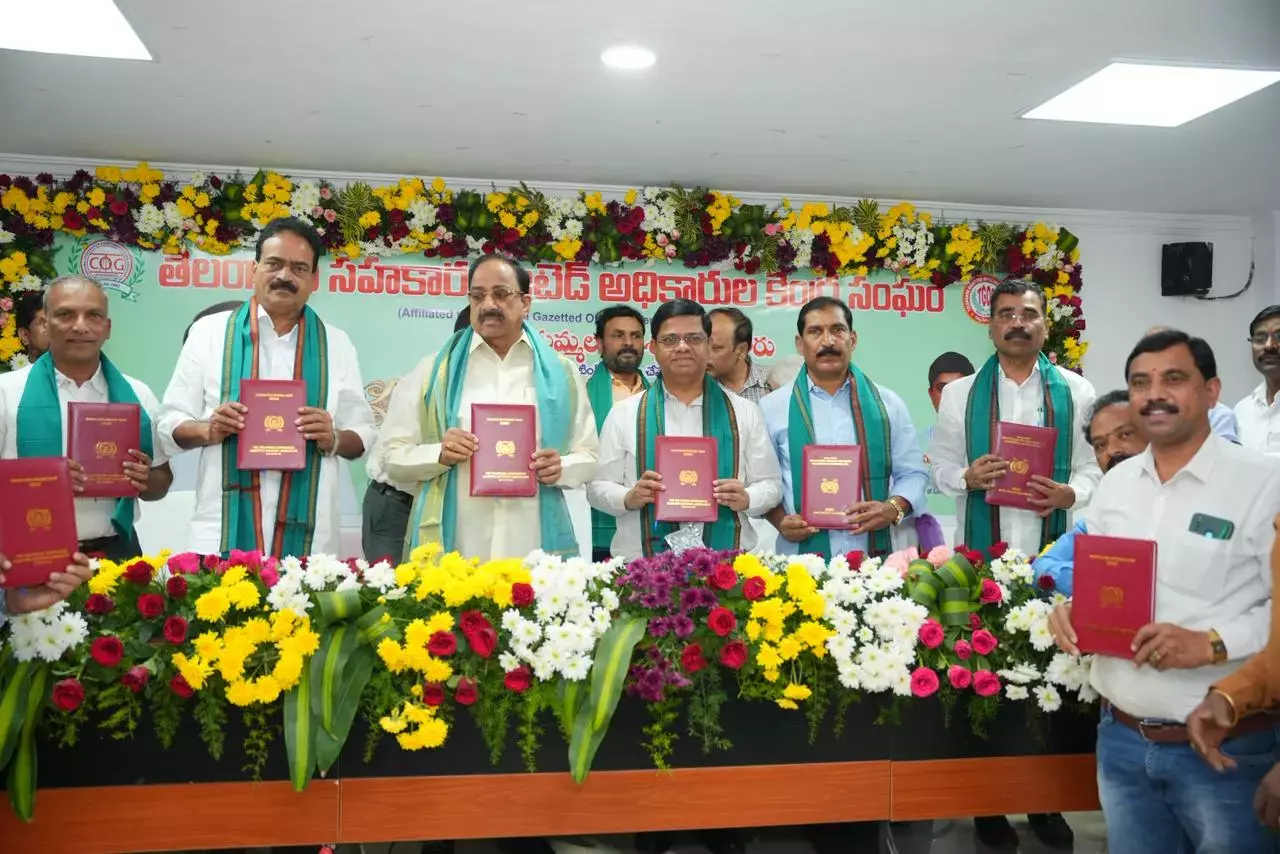 Telangana: कृषि मंत्री ने सहकारी अधिकारियों की डायरी जारी की