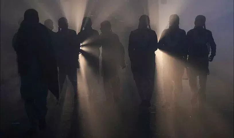 New Delhi: कड़ाके की ठंड के बीच दिल्ली की वायु गुणवत्ता बहुत खराब बनी हुई