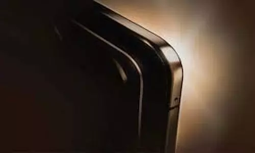 Motorola Signature Launch Date in India :जनवरी में आएगा Motorola का प्रीमियम फोन Signature, लॉन्च डेट हो गई कंफर्म Motorola Signature Launch Date in India :जनवरी में आएगा Motorola का प्रीमियम फोन Signature, लॉन्च डेट हो गई कंफर्म