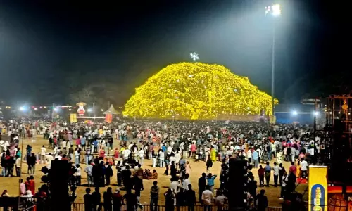 New Delhi: पूरे भारत में कड़ी सुरक्षा के बीच नए साल का जश्न मनाया गया