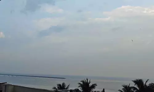 Mumbai : शहर में अचानक बारिश हुई, बाद में आसमान साफ; एयर क्वालिटी में सुधार