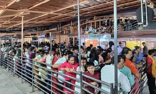 Khandva: ओंकारेश्वर ज्योतिर्लिंग में श्रद्धालुओं की भारी भीड़ Khandva: ओंकारेश्वर ज्योतिर्लिंग में श्रद्धालुओं की भारी भीड़