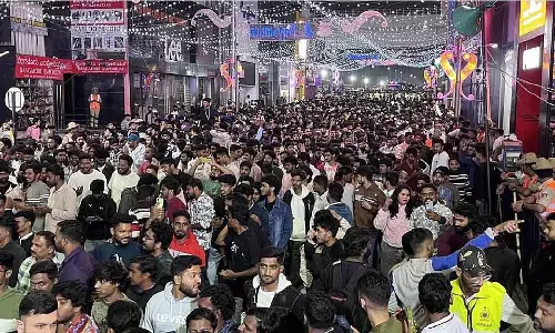 Citywide celebrations : जश्न के बीच युवाओं का दंगा: महिला पुलिसकर्मियों के साथ बदसलूकी Citywide celebrations : जश्न के बीच युवाओं का दंगा: महिला पुलिसकर्मियों के साथ बदसलूकी