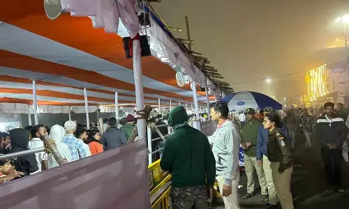 Odisha में नए साल 2026 का स्वागत, मंदिरों और पिकनिक स्थलों पर उमड़ी भीड़ Odisha में नए साल 2026 का स्वागत, मंदिरों और पिकनिक स्थलों पर उमड़ी भीड़