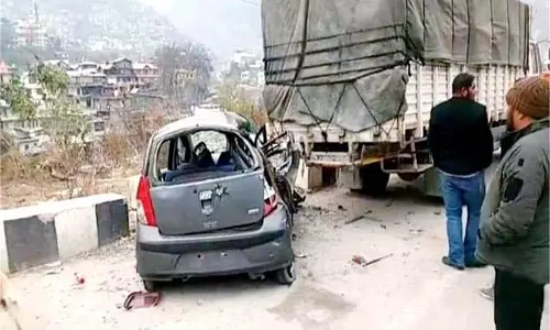 Himachal:  जश्न मातम में बदला, सड़क हादसे में 3 दोस्तों की माैत, 1  घायल