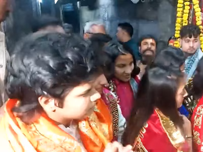 Bhopal: महिला क्रिकेटरों ने महाकाल मंदिर में अर्चना और पूजा Bhopal: महिला क्रिकेटरों ने महाकाल मंदिर में अर्चना और पूजा