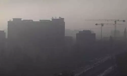 Odisha में नए साल 2026 की शुरुआत स्मॉग की चादर में, हवा की क्वालिटी खतरनाक Odisha में नए साल 2026 की शुरुआत स्मॉग की चादर में, हवा की क्वालिटी खतरनाक