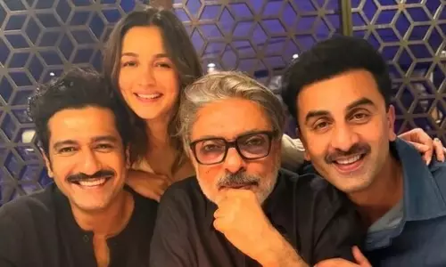 Vicky Kaushal , लव और वॉर की टीम फिल्म पर काम करके ‘बहुत अच्छा समय’ बिता रही Vicky Kaushal , लव और वॉर की टीम फिल्म पर काम करके ‘बहुत अच्छा समय’ बिता रही