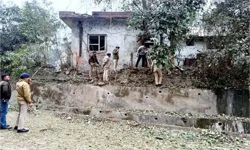 Himachal: पुलिस थाने के पास रहस्यमय धमाका, पूरा इलाका सील Himachal: पुलिस थाने के पास रहस्यमय धमाका, पूरा इलाका सील
