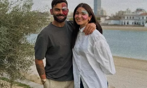 Virat Kohli ने पत्नी अनुष्का शर्मा के साथ मास्क वाली तस्वीर में 2026 में कदम रखा Virat Kohli ने पत्नी अनुष्का शर्मा के साथ मास्क वाली तस्वीर में 2026 में कदम रखा