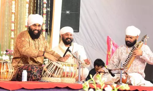 कनाडा के तबला वादक ने Harivallabh संगीत सम्मेलन में अपनी मां का सपना पूरा किया