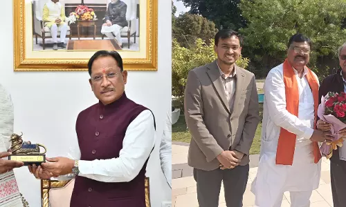 CM साय और MP बृजमोहन से मिले एमपी बीजेपी के नेता कमल पटेल CM साय और MP बृजमोहन से मिले एमपी बीजेपी के नेता कमल पटेल