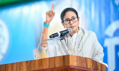 TMC स्थापना दिवस: सीएम बनर्जी ने लोकतंत्र की रक्षा का संकल्प दोहराया TMC स्थापना दिवस: सीएम बनर्जी ने लोकतंत्र की रक्षा का संकल्प दोहराया