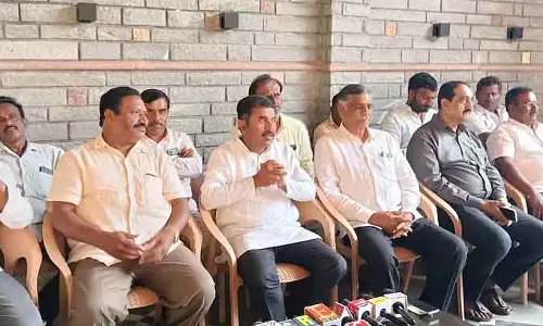 Karnataka : चिक्कबल्लापुर जीपी के पूर्व अध्यक्ष मुनेगौड़ा बीजेपी टीम से नाराज़ Karnataka : चिक्कबल्लापुर जीपी के पूर्व अध्यक्ष मुनेगौड़ा बीजेपी टीम से नाराज़