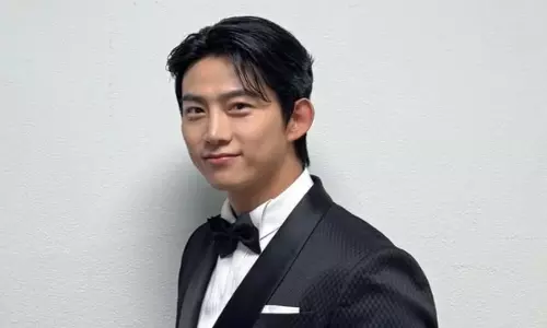 Ok Taecyeon ने स्प्रिंग 2026 में होने वाली शादी से पहले अपनी मंगेतर को दिल से बधाई दी Ok Taecyeon ने स्प्रिंग 2026 में होने वाली शादी से पहले अपनी मंगेतर को दिल से बधाई दी