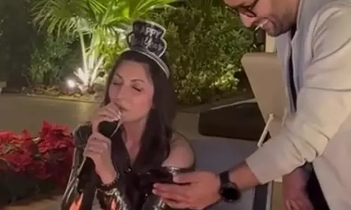 नए साल के जश्न में Riddhima कपूर ने ‘आप जैसा कोई’ गाकर जमाया रंग नए साल के जश्न में Riddhima कपूर ने ‘आप जैसा कोई’ गाकर जमाया रंग