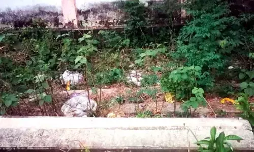 Kerala ; पश्चिमी तट पर कचरा फेंकना आम बात है Kerala ; पश्चिमी तट पर कचरा फेंकना आम बात है