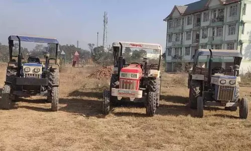 Himachal: अवैध खनन में इस्तेमाल हो रहे ट्रैक्टर, पुलिस ने की कार्रवाई Himachal: अवैध खनन में इस्तेमाल हो रहे ट्रैक्टर, पुलिस ने की कार्रवाई