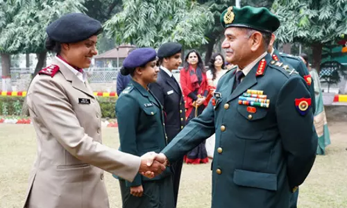 साल के पहले दिन जख्मी और बीमार सैनिकों से मिलने अस्पताल पहुंचे सेनाध्यक्ष साल के पहले दिन जख्मी और बीमार सैनिकों से मिलने अस्पताल पहुंचे सेनाध्यक्ष