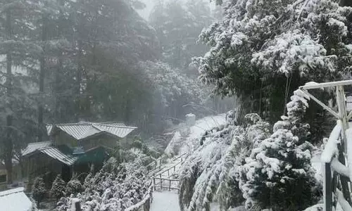 Himachal Pradesh के ऊंचाई वाले इलाकों में बर्फबारी हुई Himachal Pradesh के ऊंचाई वाले इलाकों में बर्फबारी हुई