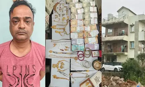 Odisha के एक अधिकारी के बंद घर से 75 लाख रुपये नकद बरामद Odisha के एक अधिकारी के बंद घर से 75 लाख रुपये नकद बरामद