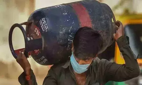नए साल में बड़ा झटका.. Gas cylinder के दाम में भारी बढ़ोतरी