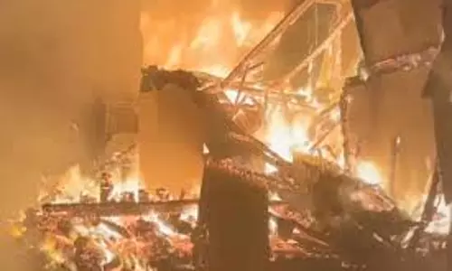 Srinagar: कश्मीर में आग लगने की लगातार घटनाओं से प्रशासन सतर्क Srinagar: कश्मीर में आग लगने की लगातार घटनाओं से प्रशासन सतर्क