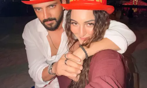 मालदीव वेकेशन पर Sonakshi-ज़हीर की मस्ती, नए साल की शानदार शुरुआत मालदीव वेकेशन पर Sonakshi-ज़हीर की मस्ती, नए साल की शानदार शुरुआत