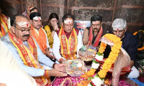 नववर्ष पर CM विष्णुदेव साय और केंद्रीय पर्यटन मंत्री ने भोरमदेव मंदिर में की पूजा-अर्चना नववर्ष पर CM विष्णुदेव साय और केंद्रीय पर्यटन मंत्री ने भोरमदेव मंदिर में की पूजा-अर्चना