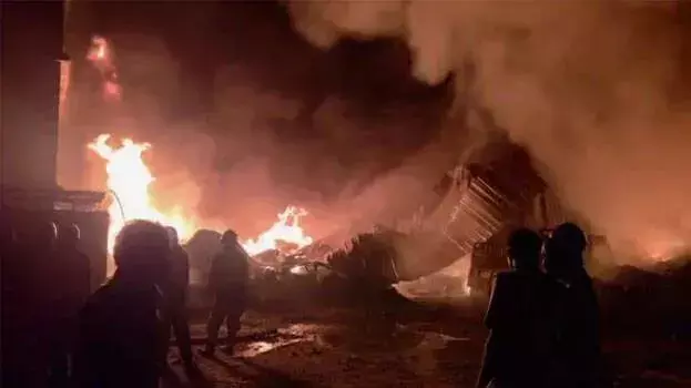 kerala: प्लास्टिक वेस्ट प्रोसेसिंग यूनिट में लगी आग, दमकल की कोशिश जारी