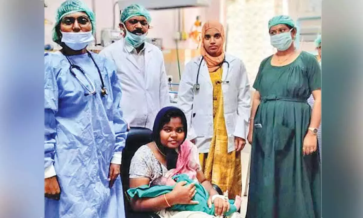 Andhra: 25 साल की महिला ने 4.8 kg के बच्चे को नॉर्मल तरीके से जन्म दिया