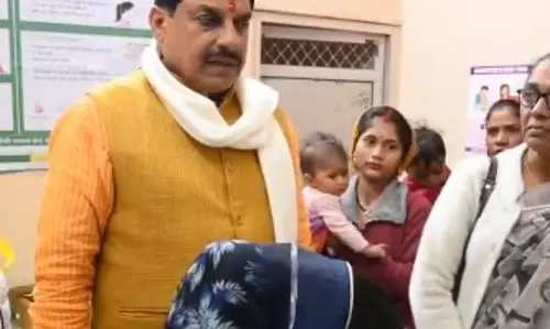 CM की खंडवा यात्रा: मंदिर पूजा और कुपोषण केंद्र का निरीक्षण CM की खंडवा यात्रा: मंदिर पूजा और कुपोषण केंद्र का निरीक्षण