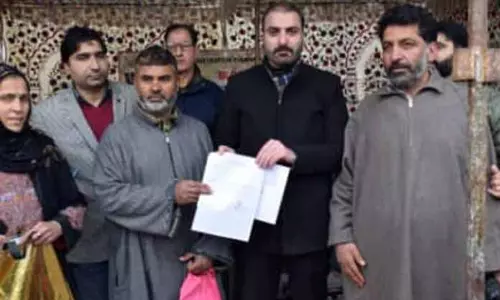 DC Pulwama ने काकापोरा में मेगा ब्लॉक दिवस की अध्यक्षता की DC Pulwama ने काकापोरा में मेगा ब्लॉक दिवस की अध्यक्षता की