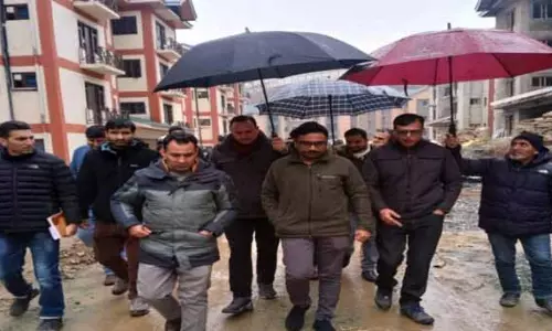 DC Kupwara ने ट्रांजिट आवासों के निर्माण का निरीक्षण किया DC Kupwara ने ट्रांजिट आवासों के निर्माण का निरीक्षण किया