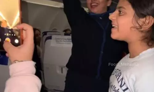 IndiGo air hostess की पंजाबी बातचीत ने फ्लाइट में देरी होने पर सबका ध्यान खींचा IndiGo air hostess की पंजाबी बातचीत ने फ्लाइट में देरी होने पर सबका ध्यान खींचा