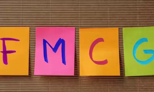ITC शेयर क्रैश का असर: निफ्टी FMCG इंडेक्स 3% गिरकर लगभग 9 महीने के निचले स्तर पर ITC शेयर क्रैश का असर: निफ्टी FMCG इंडेक्स 3% गिरकर लगभग 9 महीने के निचले स्तर पर