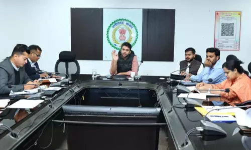 धान खरीदी में पारदर्शिता और निर्माण कार्यों में गुणवत्ता सर्वोपरि: कलेक्टर मयंक चतुर्वेदी धान खरीदी में पारदर्शिता और निर्माण कार्यों में गुणवत्ता सर्वोपरि: कलेक्टर मयंक चतुर्वेदी