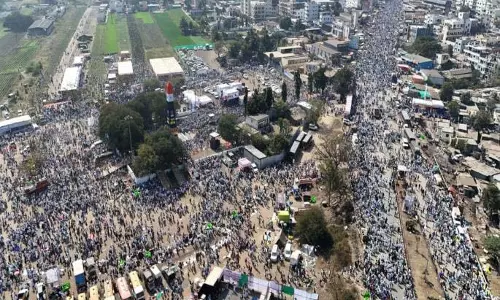 Bhim सैनिकों ने वधू में चौ. संभाजी महाराज को श्रद्धांजलि दी