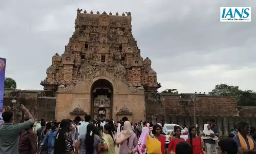 मंदिर में श्रद्धालुओं की भारी भीड़, विशेष अवसर पर दी गई श्रद्धापूर्वक प्रार्थनाएं मंदिर में श्रद्धालुओं की भारी भीड़, विशेष अवसर पर दी गई श्रद्धापूर्वक प्रार्थनाएं