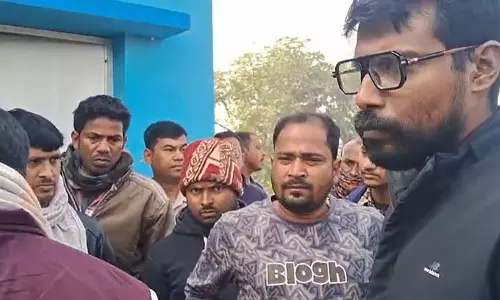 Dubrajpur में झंडा फहराने को लेकर तृणमूल गुटीय संघर्ष Dubrajpur में झंडा फहराने को लेकर तृणमूल गुटीय संघर्ष