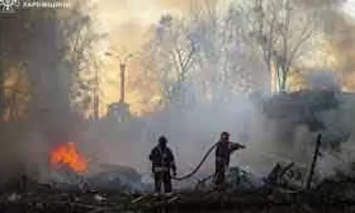 Ukraine पर रूसी ड्रोन का हमला: कई इलाकों में पावर ग्रिड तबाह, अंधेरे में डूबे घर Ukraine पर रूसी ड्रोन का हमला: कई इलाकों में पावर ग्रिड तबाह, अंधेरे में डूबे घर