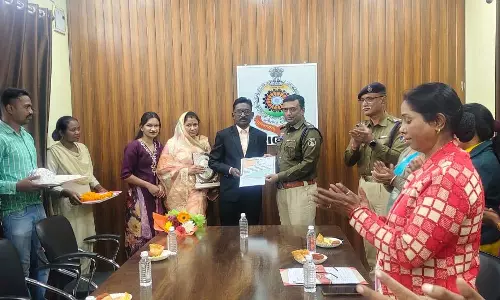 पुलिस के प्रधान आरक्षक जनकराम चौहान का 33 वर्षों की सेवा के बाद भावभीनी विदाई