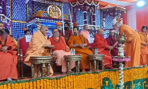 निरंजन पीठाधीश्वर स्वामी कैलाशानंद गिरी का संन्यास दीक्षा और अवतरण दिवस मनाया गया निरंजन पीठाधीश्वर स्वामी कैलाशानंद गिरी का संन्यास दीक्षा और अवतरण दिवस मनाया गया