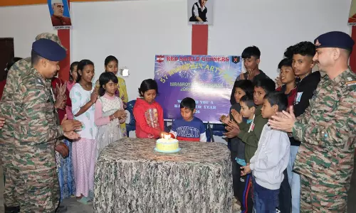 भारतीय सेना ने Jorhat के निरसोई शिशु भवन के बच्चों के साथ नव वर्ष 2026 का जश्न मनाया भारतीय सेना ने Jorhat के निरसोई शिशु भवन के बच्चों के साथ नव वर्ष 2026 का जश्न मनाया