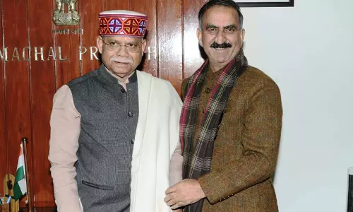 CM सुखु ने राज्यपाल शिव प्रताप शुक्ला से नव वर्ष की शुभकामनाओं का आदान-प्रदान किया CM सुखु ने राज्यपाल शिव प्रताप शुक्ला से नव वर्ष की शुभकामनाओं का आदान-प्रदान किया