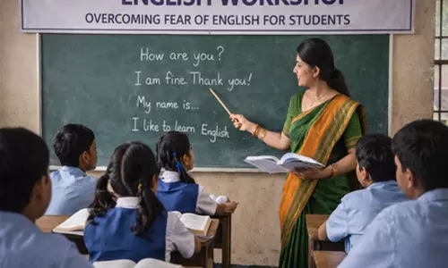 पश्चिम बंगाल : अंग्रेजी से डर को दूर करने के लिए बंगाली मीडियम छात्रों की वर्कशॉप पश्चिम बंगाल : अंग्रेजी से डर को दूर करने के लिए बंगाली मीडियम छात्रों की वर्कशॉप