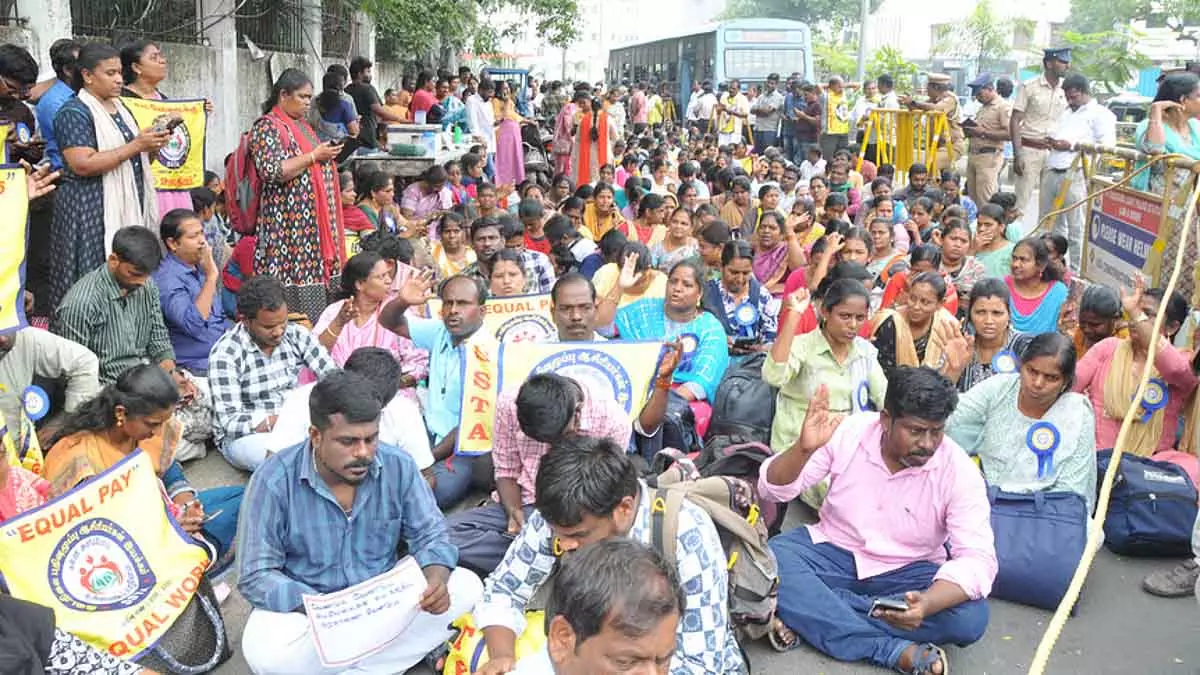 स्कूल खुलने के बाद भी हड़ताल जारी रहेगी: सेकेंडरी स्कूल के टीचरों का बयान स्कूल खुलने के बाद भी हड़ताल जारी रहेगी: सेकेंडरी स्कूल के टीचरों का बयान
