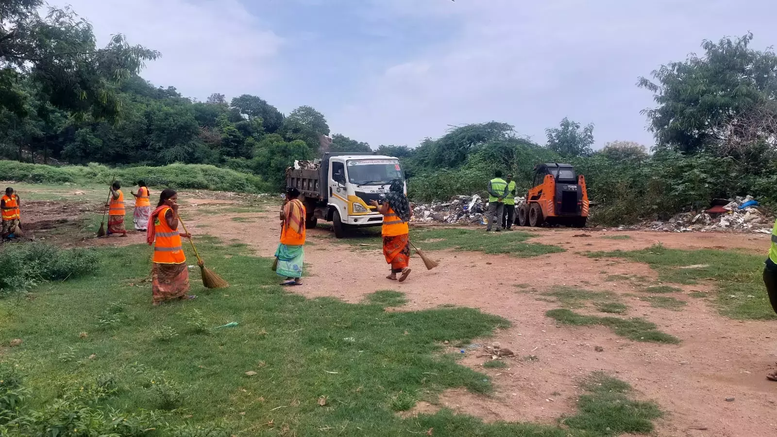 कचरे के बढ़ते ढेर को देखते हुए, GHMC अनाथ वाहनों को टारगेट करेगा कचरे के बढ़ते ढेर को देखते हुए, GHMC अनाथ वाहनों को टारगेट करेगा