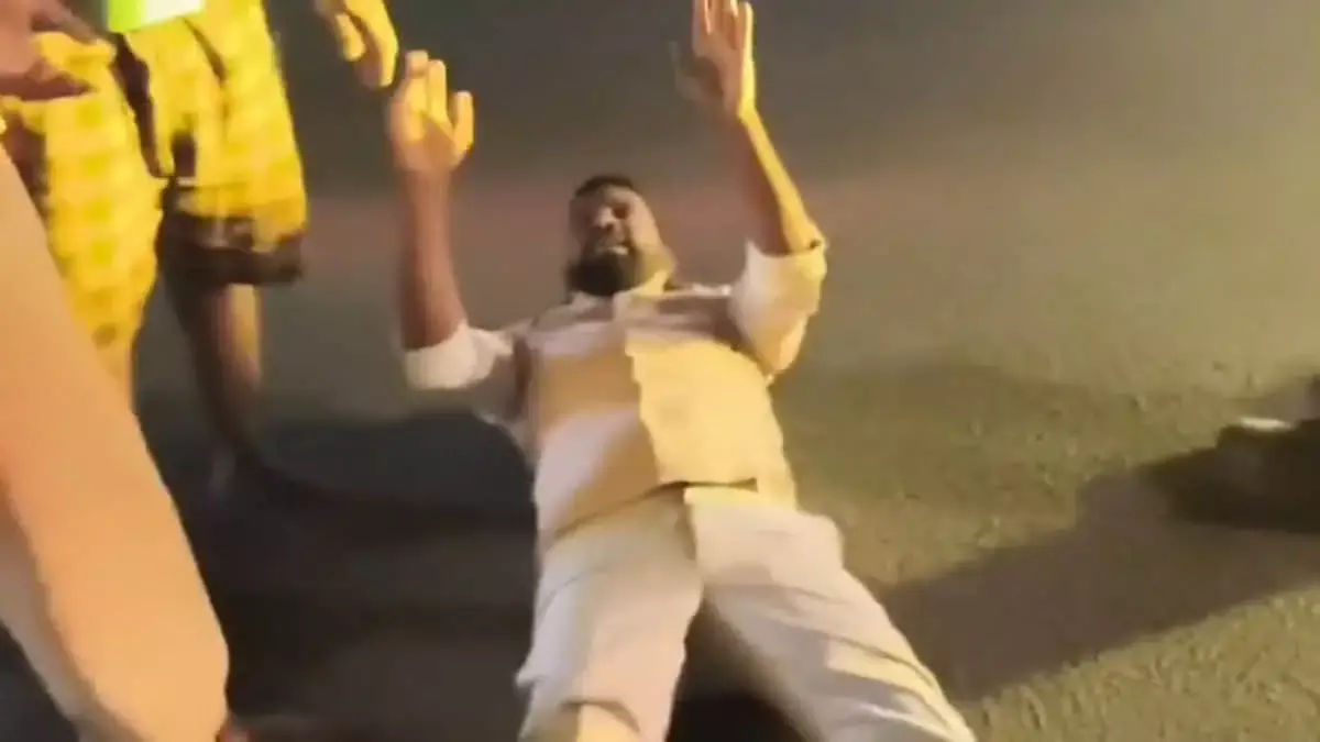 Hyderabad: नशे में गाड़ी चलाने वाले हैदराबाद के एक व्यक्ति ने चेकिंग के बाद किया हंगामा Hyderabad: नशे में गाड़ी चलाने वाले हैदराबाद के एक व्यक्ति ने चेकिंग के बाद किया हंगामा