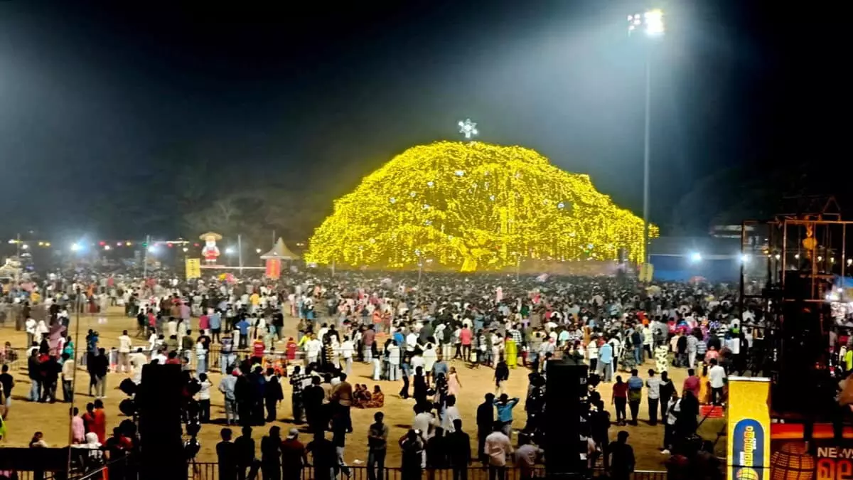 New Delhi: पूरे भारत में कड़ी सुरक्षा के बीच नए साल का जश्न मनाया गया New Delhi: पूरे भारत में कड़ी सुरक्षा के बीच नए साल का जश्न मनाया गया